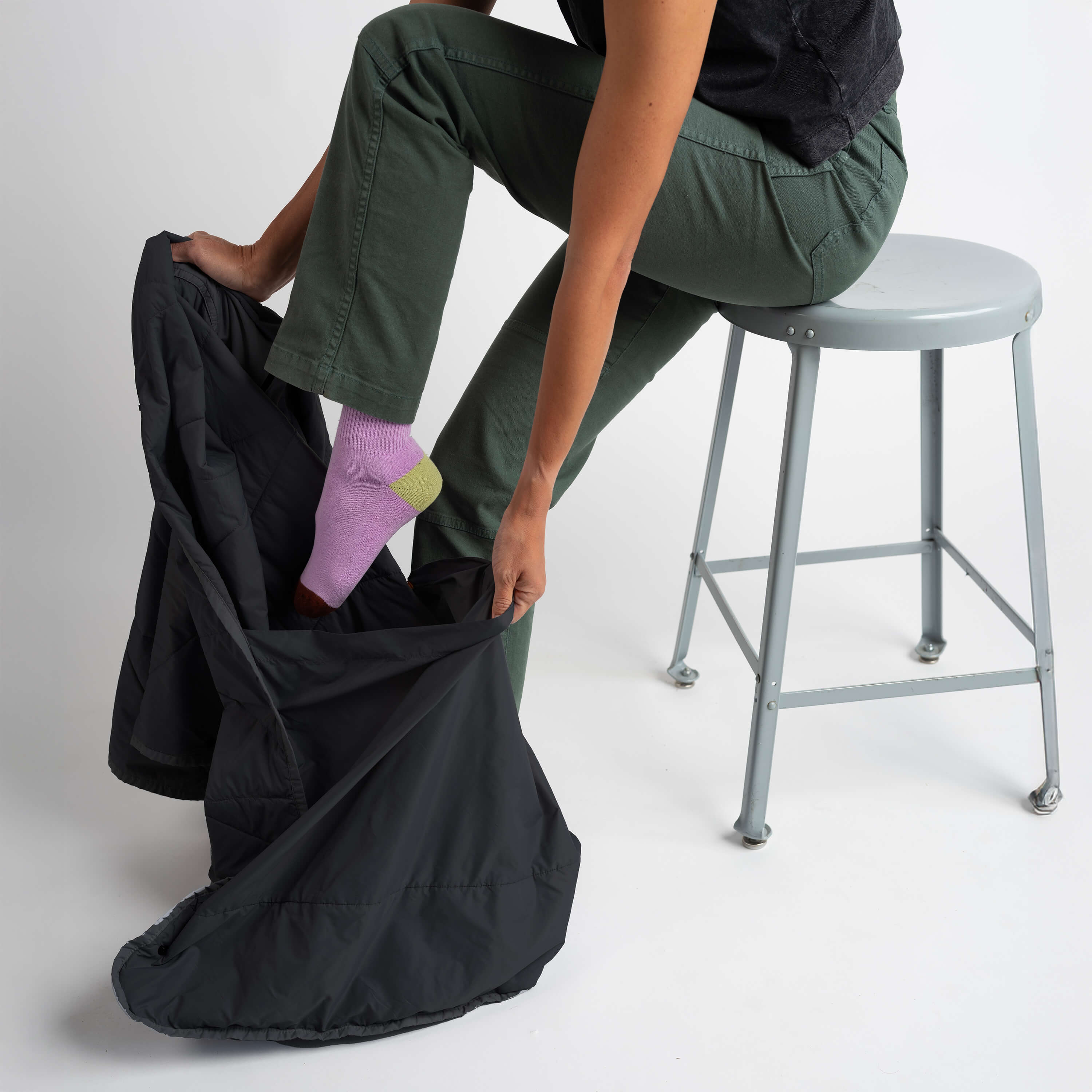 Layover™ Blanket Black - Image 6